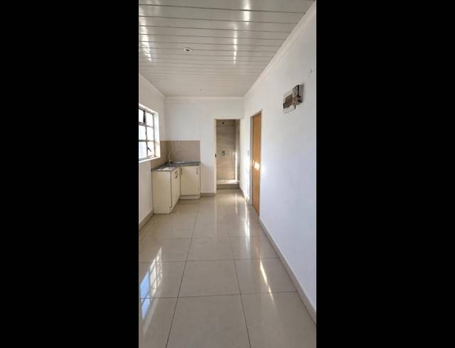 2 BEDROOM PROPERTY TO RENT IN GOODWOOD CENTRAL